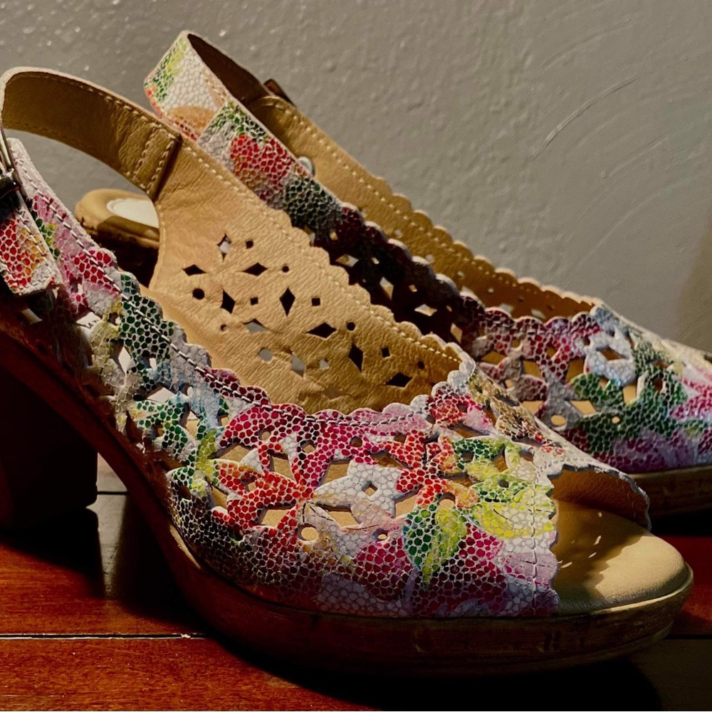 Spring Step Lovelyness Platforms - Picture 3 of 7